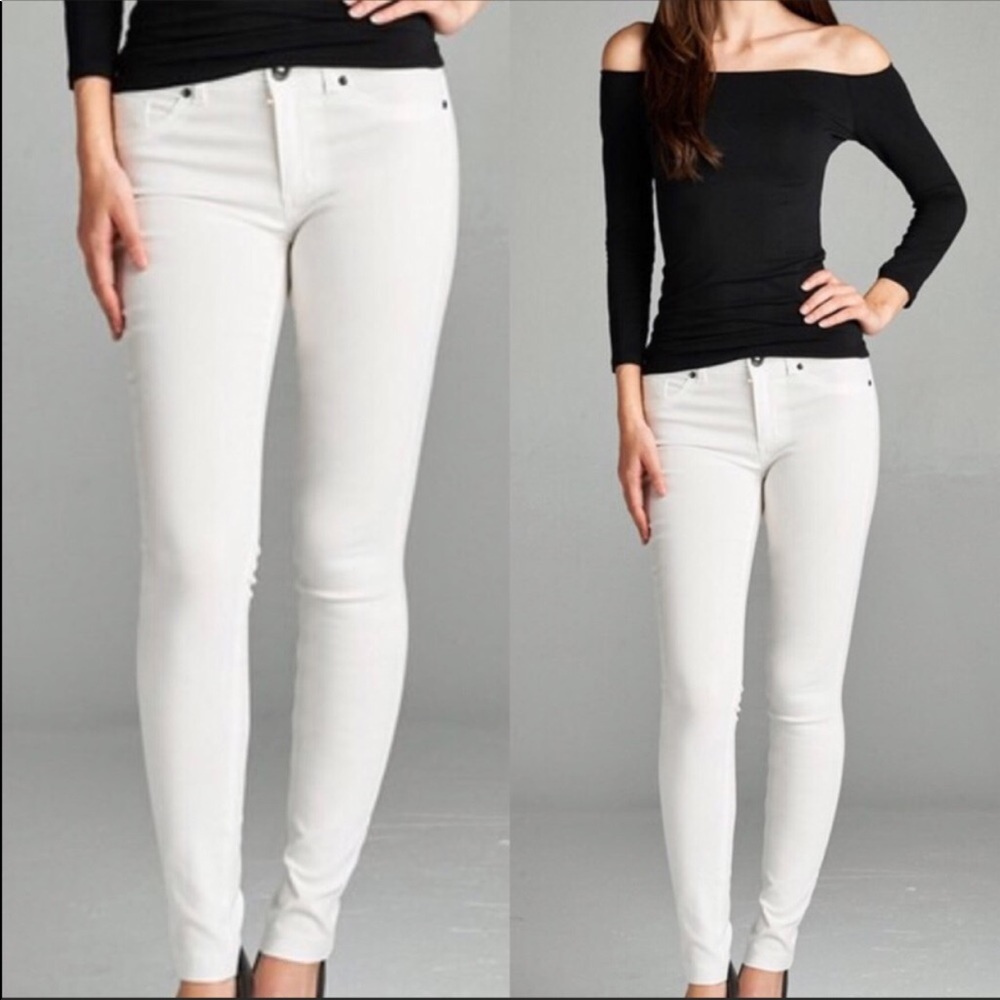 MEDIUM White Stretchy “Skinny” Pants